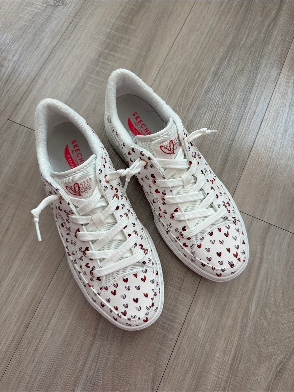 NWOT Skechers Women's Heart Print Archfit Sneakers, 10 - Picture 3 of 6